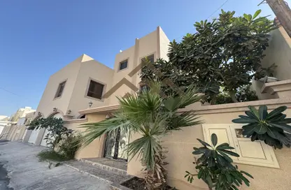 Villa - 4 Bedrooms - 5 Bathrooms for sale in Bu Kowarah - Riffa - Southern Governorate