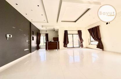 Villa - 5 Bedrooms - 6 Bathrooms for rent in Tubli - Central Governorate