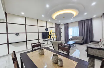 Apartment - 2 Bedrooms - 3 Bathrooms for rent in Al Juffair - Capital Governorate