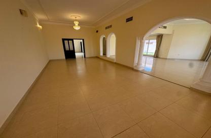 Compound - 4 Bedrooms - 5 Bathrooms for rent in Janabiya - Northern Governorate