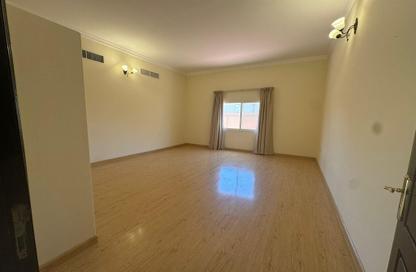 Compound - 4 Bedrooms - 5 Bathrooms for rent in Janabiya - Northern Governorate