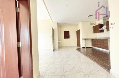 Apartment - 2 Bedrooms - 2 Bathrooms for rent in Bu Quwah - Northern Governorate