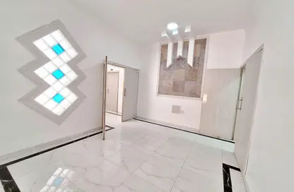 شقة - 3 غرف نوم - 4 حمامات للايجار في عراد - المحرق