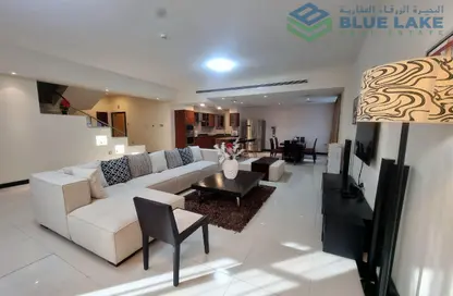 Duplex - 2 Bedrooms - 3 Bathrooms for rent in Busaiteen - Muharraq Governorate