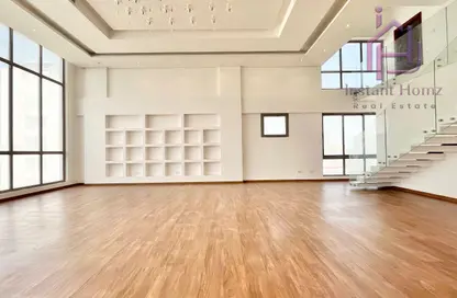 Duplex - 2 Bedrooms - 3 Bathrooms for rent in Seef - Capital Governorate