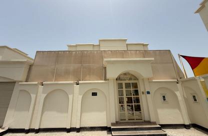 فيلا - 4 غرف نوم - 5 حمامات للبيع في البسيتين - المحرق