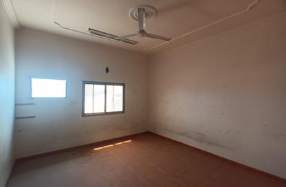 Apartment - 2 Bedrooms - 2 Bathrooms for rent in Maameer - Central Governorate