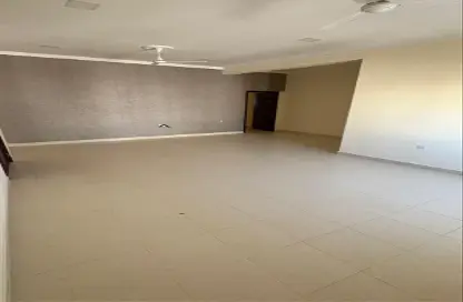 شقة - 2 غرف نوم - 3 حمامات للايجار في قلالي - المحرق