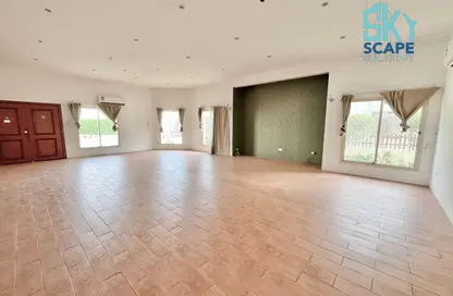 Villa - 4 Bedrooms - 4 Bathrooms for rent in Janabiya - Northern Governorate