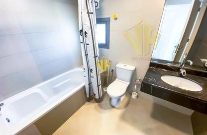 Apartment - 2 Bedrooms - 2 Bathrooms for rent in Sanabis - Manama - Capital Governorate