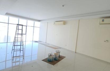Apartment - 2 Bedrooms - 2 Bathrooms for rent in Busaiteen - Muharraq Governorate
