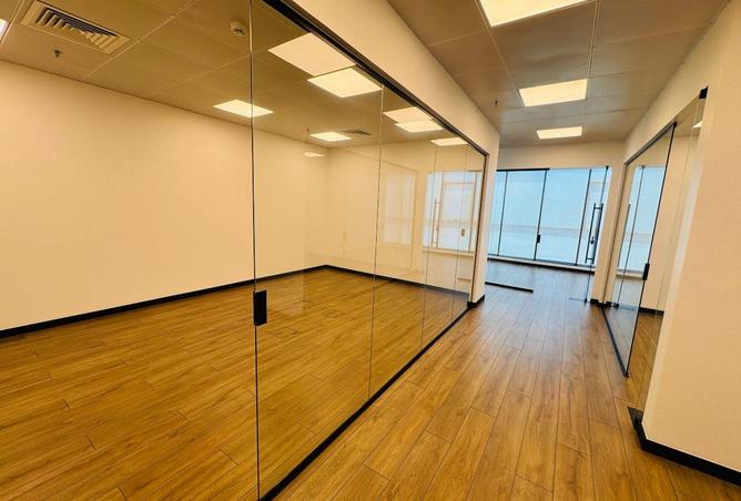 RIGHT PLACE FOR BUSSINESS | FITTED | GOOD SIZE |, Seef