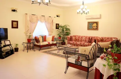 فيلا - 4 غرف نوم - 6 حمامات للبيع في البسيتين - المحرق