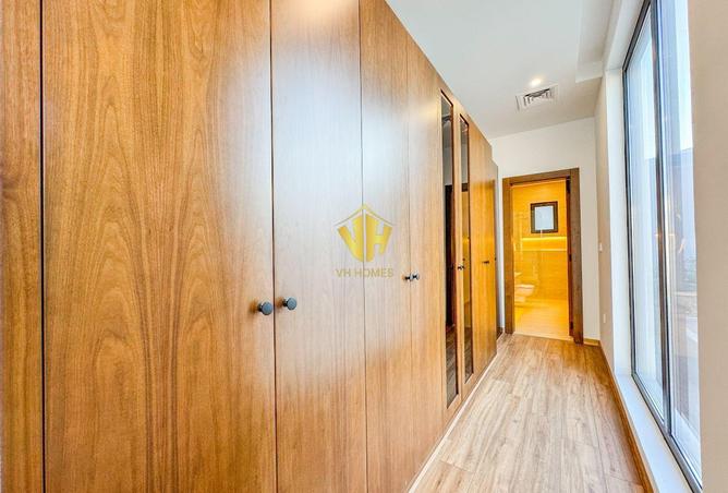 988689 - Property Image 2