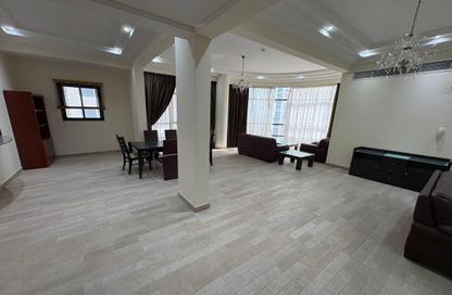 Penthouse - 4 Bedrooms - 6 Bathrooms for rent in Al Juffair - Capital Governorate