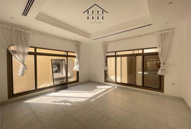 987428 - Property Image 2