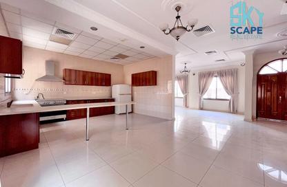 Villa - 4 Bedrooms - 5 Bathrooms for rent in Janabiya - Northern Governorate