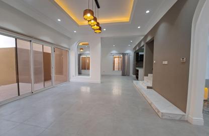 Villa - 4 Bedrooms - 4 Bathrooms for rent in Janabiya - Northern Governorate