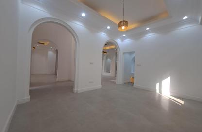 Villa - 4 Bedrooms - 4 Bathrooms for rent in Janabiya - Northern Governorate