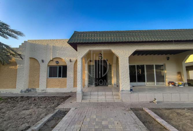 998869 - Property Image 2