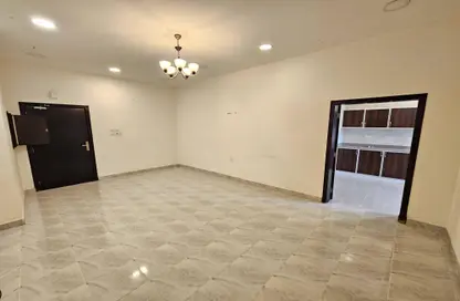 Apartment - 2 Bedrooms - 2 Bathrooms for rent in Shakhura - Northern Governorate
