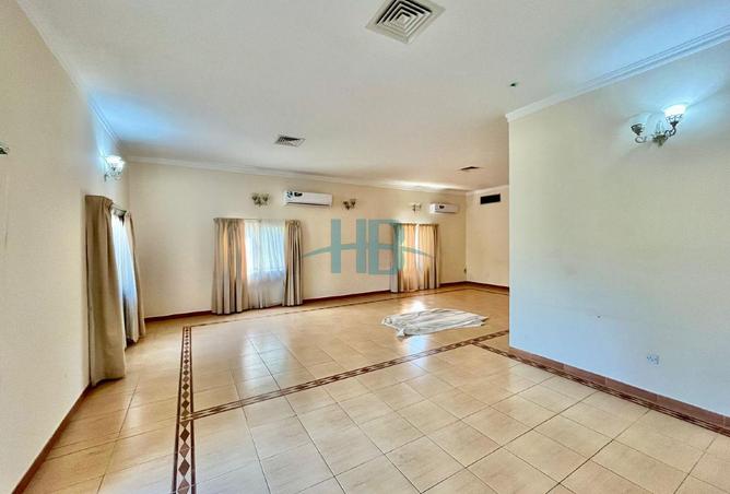 974840 - Property Image 2