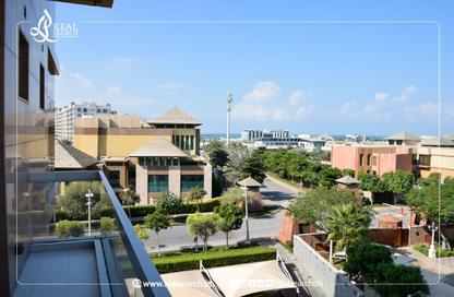Apartment - 3 Bedrooms - 3 Bathrooms for rent in Reef Island - Capital Governorate Apartment - 3 Bedrooms - 3 Bathrooms for rent in Reef Island - Capital Governorate