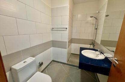 Apartment - 2 Bedrooms - 4 Bathrooms for rent in Reef Island - Capital Governorate