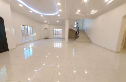 Villa - 4 - 6 for sale in Hidd - Muharraq Governorate