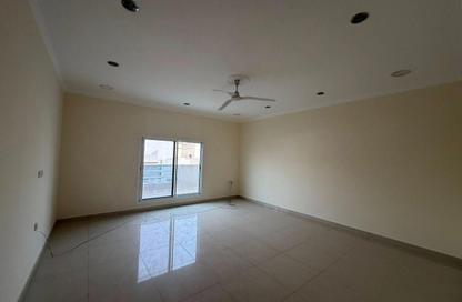 Apartment - 3 Bedrooms - 1 Bathroom for rent in Hidd - Muharraq Governorate Apartment - 3 Bedrooms - 1 Bathroom for rent in Hidd - Muharraq Governorate