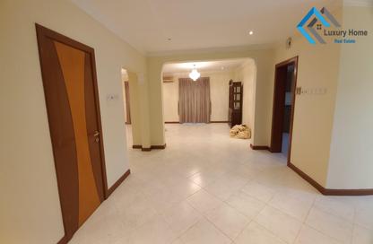 Villa - 5 Bedrooms - 4 Bathrooms for rent in Saar - Northern Governorate