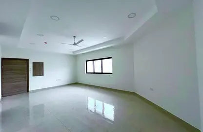 Apartment - 3 Bedrooms - 3 Bathrooms for rent in Busaiteen - Muharraq Governorate
