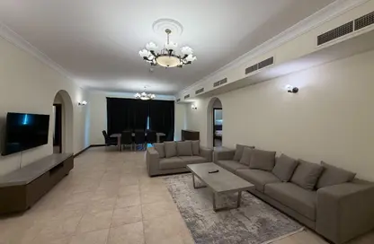 Apartment - 3 Bedrooms - 3 Bathrooms for rent in Al Juffair - Capital Governorate