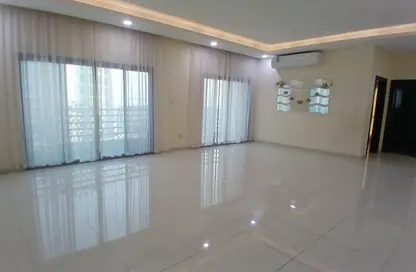 Apartment - 2 Bedrooms - 2 Bathrooms for rent in Busaiteen - Muharraq Governorate