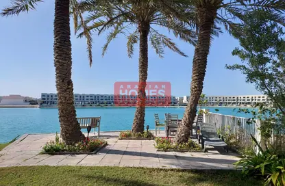 فيلا - 4 غرف نوم - 5 حمامات للايجار في شارع أمواج - أمواج - المحرق