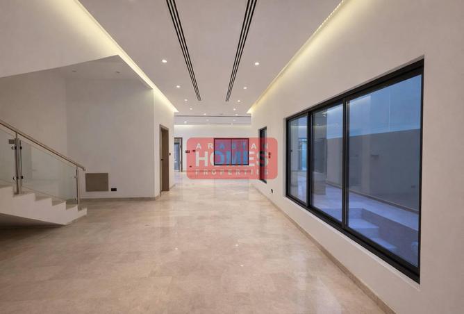 989044 - Property Image 2