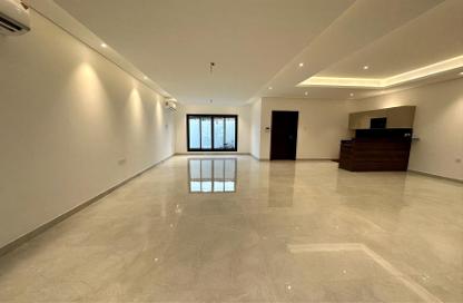 Villa - 4 Bedrooms - 5 Bathrooms for rent in Busaiteen - Muharraq Governorate