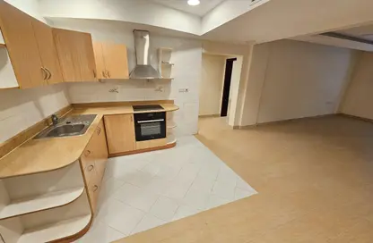 شقة - 2 غرف نوم - 2 حمامات للايجار في الجنبية - المحافظة الشمالية