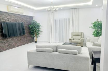 Apartment - 4 Bedrooms - 3 Bathrooms for sale in Busaiteen - Muharraq Governorate