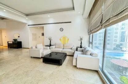 Apartment - 2 Bedrooms - 3 Bathrooms for rent in Al Juffair - Capital Governorate