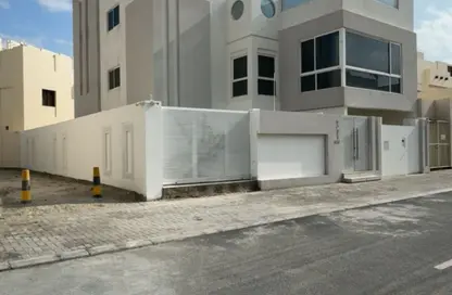 Villa - 6 Bedrooms - 6 Bathrooms for sale in Northern City (Madinat Salman) - Northern Governorate