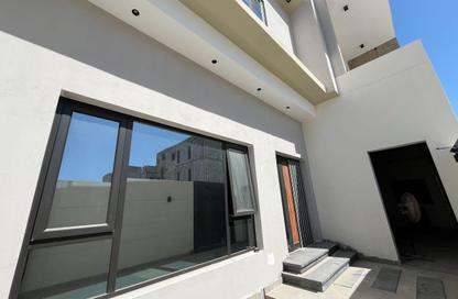 Villa - 4 Bedrooms - 6 Bathrooms for sale in Busaiteen - Muharraq Governorate