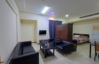 Apartment - Studio - 1 Bathroom for rent in Exhibition Road - Hoora - Capital Governorate