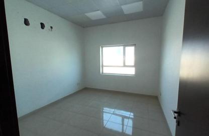 Office Space - 2 Bedrooms - 1 Bathroom for rent in Sanabis - Manama - Capital Governorate
