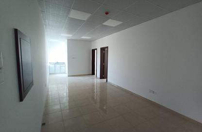 Office Space - 2 Bedrooms - 1 Bathroom for rent in Sanabis - Manama - Capital Governorate