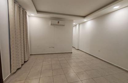 Apartment - Studio - 1 Bathroom for rent in Busaiteen - Muharraq Governorate Apartment - Studio - 1 Bathroom for rent in Busaiteen - Muharraq Governorate