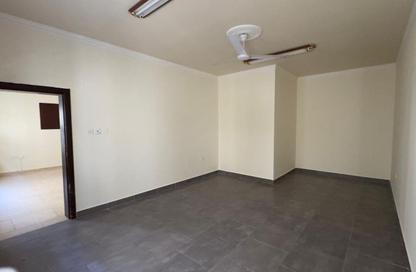 Apartment - 2 Bedrooms - 2 Bathrooms for rent in Jid Ali - Central Governorate