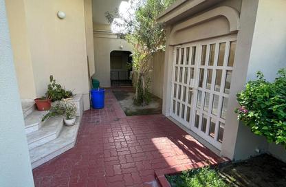 Villa - 5 Bedrooms - 5 Bathrooms for rent in Mahooz - Manama - Capital Governorate