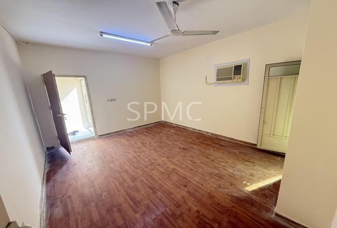 983715 - Property Image 2