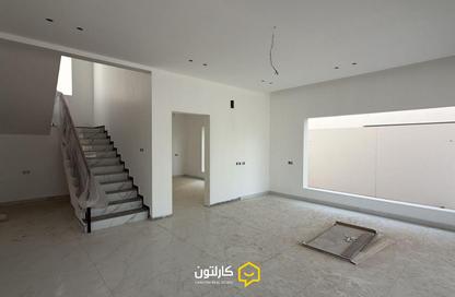 Villa - 5 - 6 for sale in Nuwaidrat - Central Governorate